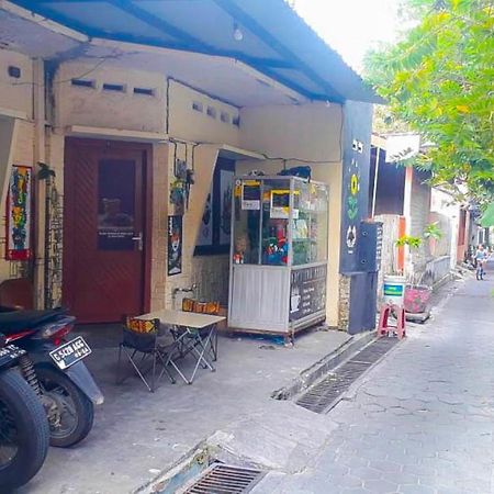 Losmen 2000 Tiga Yogyakarta Kültér fotó