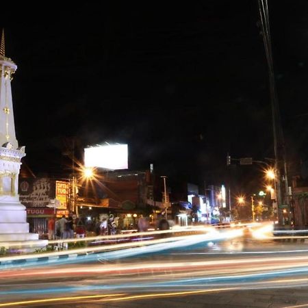 Losmen 2000 Tiga Yogyakarta Kültér fotó