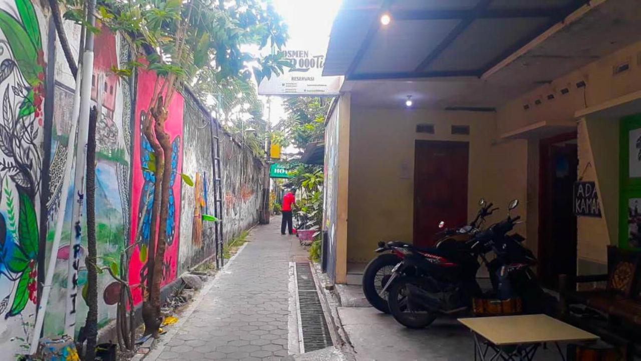 Losmen 2000 Tiga Yogyakarta Kültér fotó